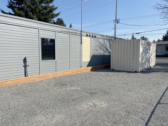 NEWLY REMODELED MEDICAL &/OR OFFICE SPACE: 800 SE 181st Ave, Portland, OR 97233